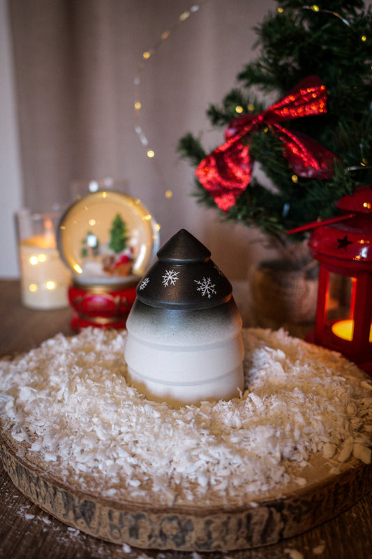 Sapin en porcelaine avec flocons