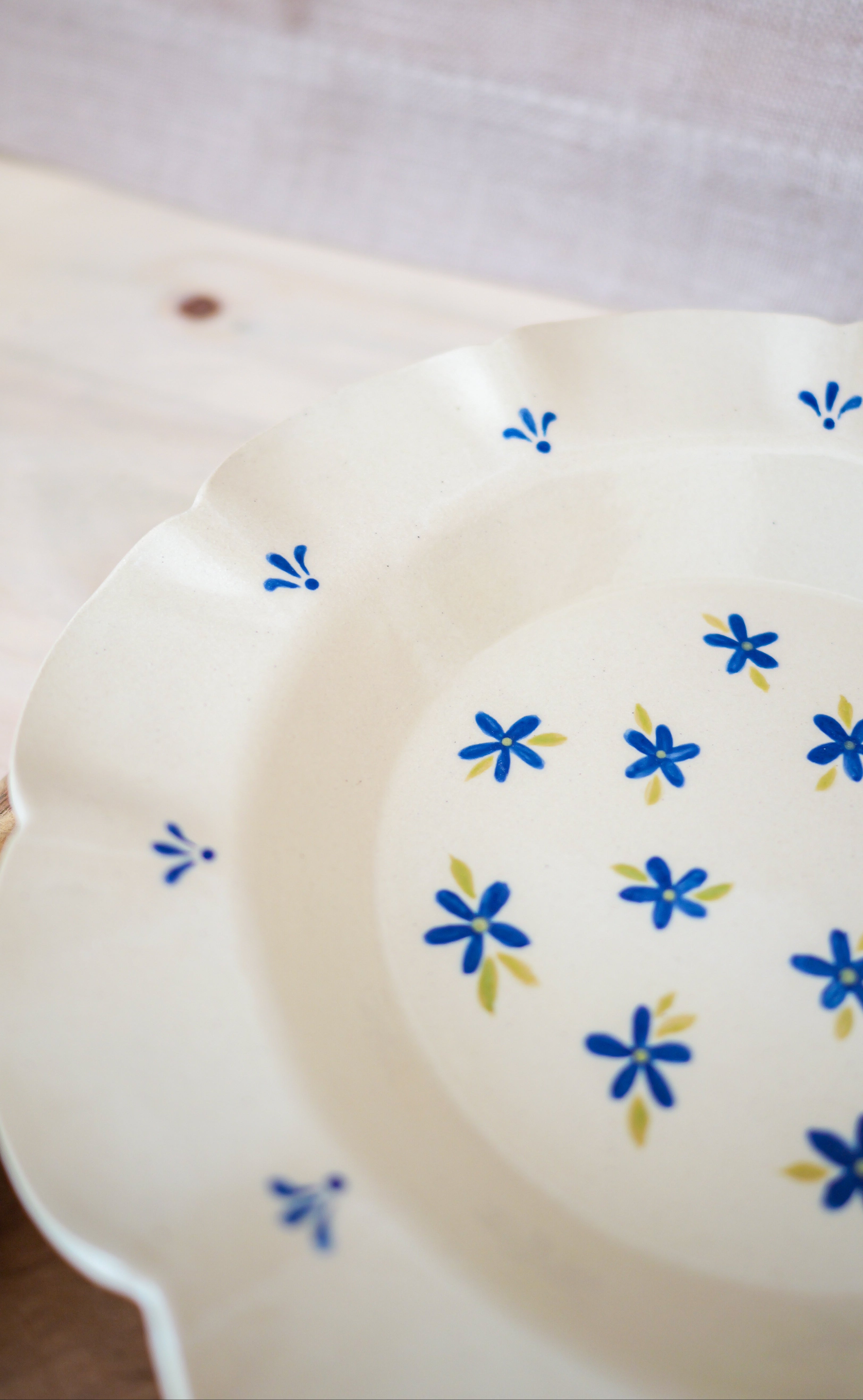 Assiette fleur bleue