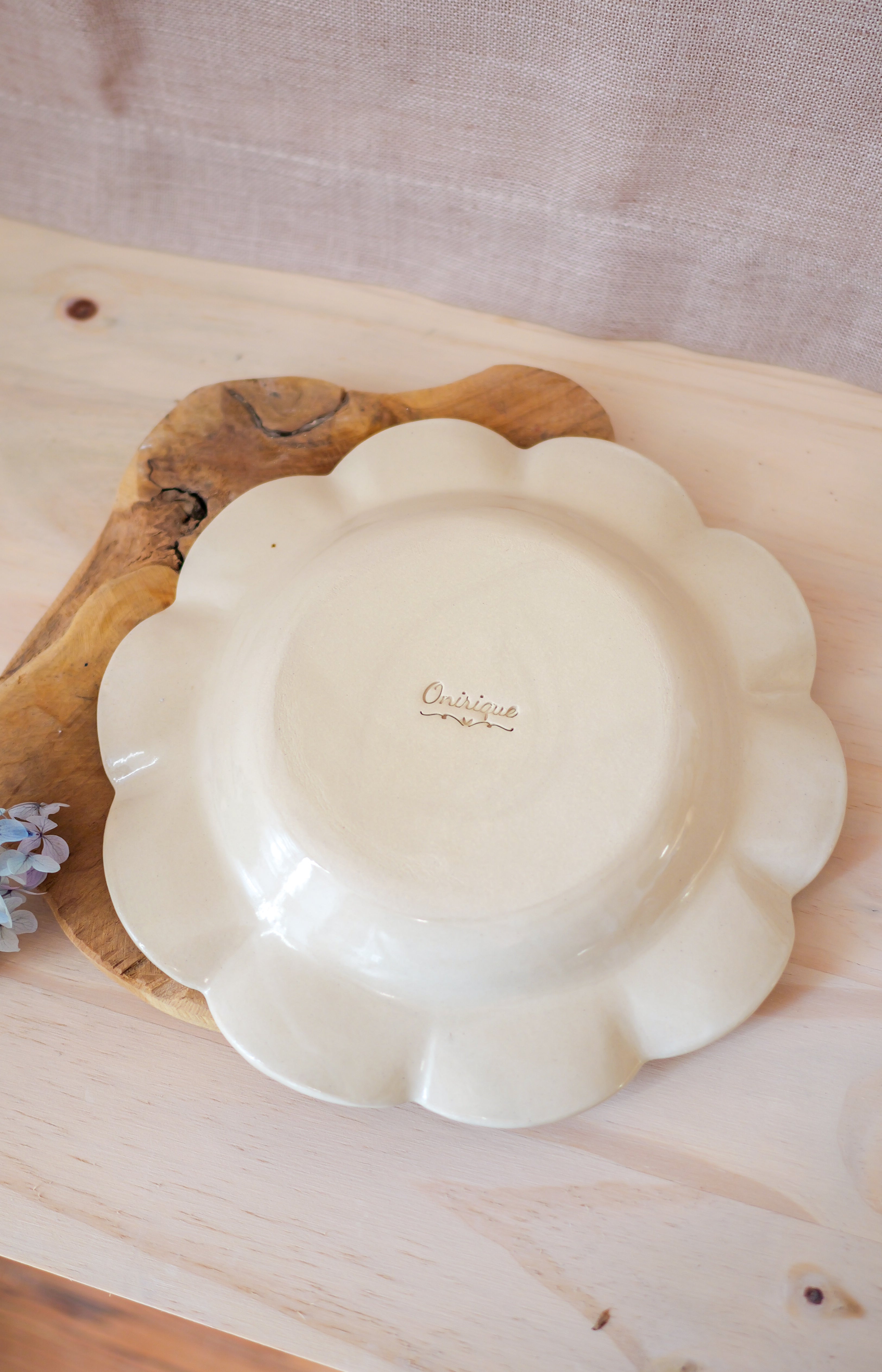 Assiette fleur bleue
